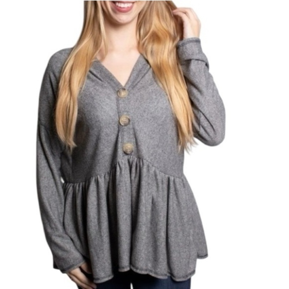 New/RePosh B. Flawless black/grey/white buttondown vneck hi low w deco bottom.